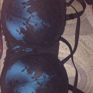 44DD push up bra with velvet details! Brand New!!